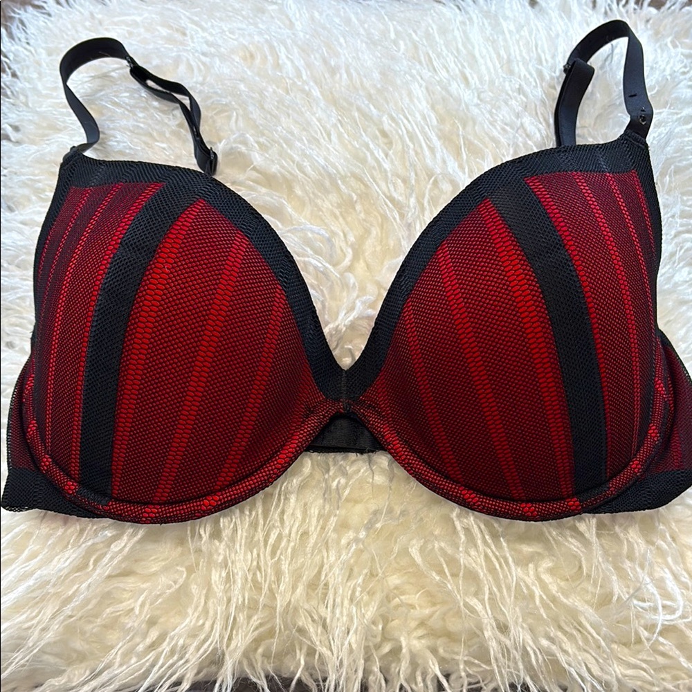La SENZA Red and Black Plunge Bra.